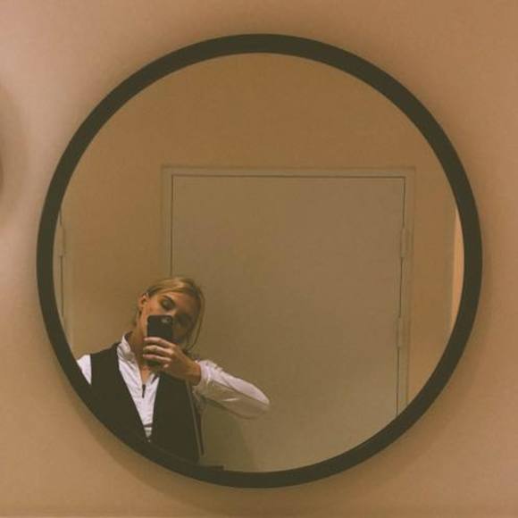 Meet your Posher, Demí - Picture 2 of 5